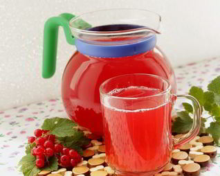 Компот из ревеня и красной смородины