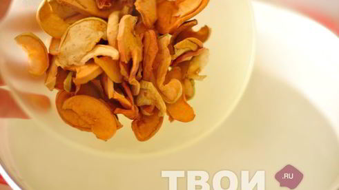 компот из сухофруктов с лимоном и мелиссой