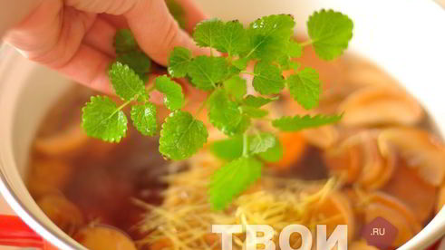 компот из сухофруктов с лимоном и мелиссой