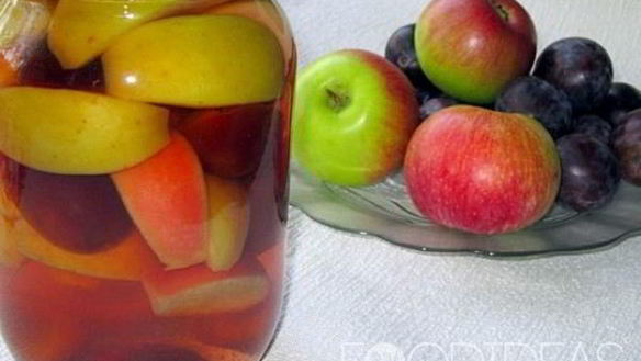 Рецепт Компот из яблок и сливы