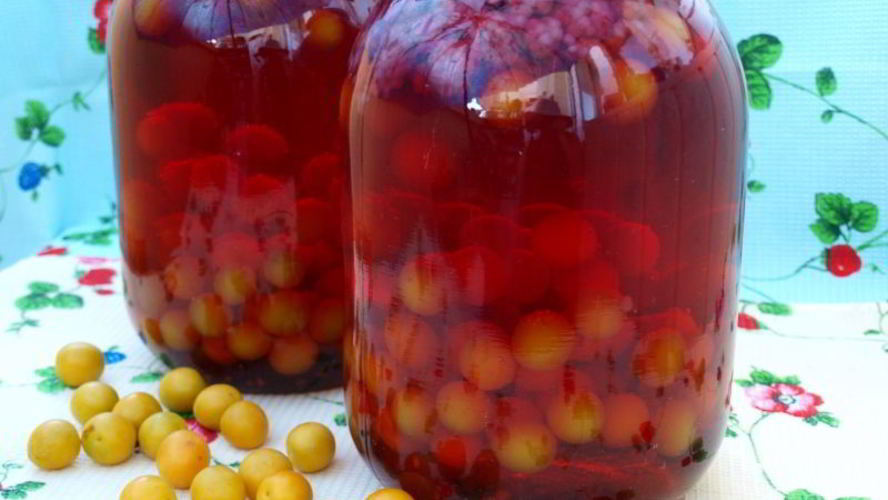Рецепт компот с алычой и малиной