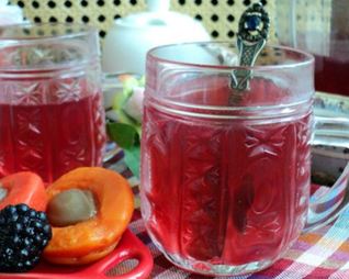 Компот со сливой, клюквой и вишней