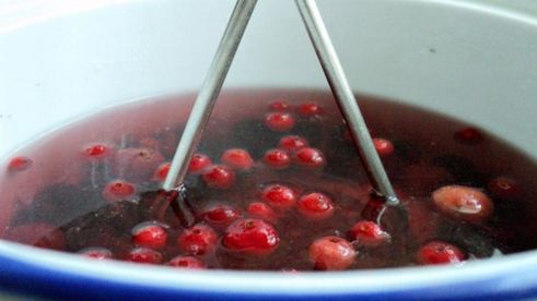 компот со сливой, клюквой и вишней