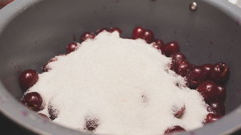 миндальный крем с вишневым компотом