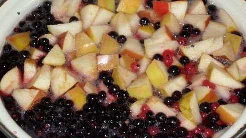 ягодно-яблочный компот