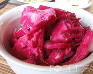 Квашеная капуста со свеклой