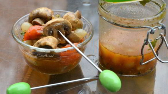 Рецепт Грибочки маринованные в винном соусе