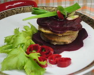 Кабачки в кляре с маринованной свеклой