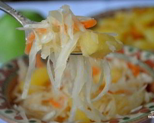 Капуста маринованная с яблоками