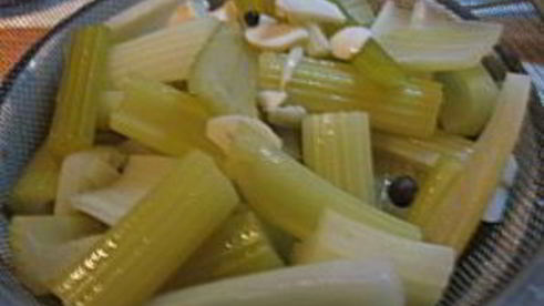 маринованный сельдерей