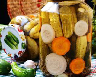 Маринованные огурцы с морковью