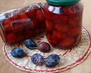 Маринованные сливы с чесноком