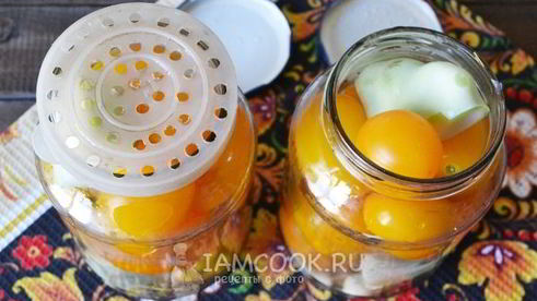 помидоры, маринованные с патиссонами