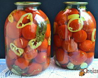 Помидоры маринованные со сладким перцем и зернами горчицы