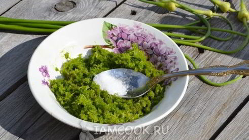 паста из чесночных стрелок на зиму