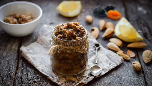 Рецепт Смесь мед орехи курага изюм лимон чернослив