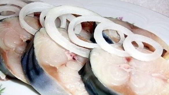 Рецепт Быстрая скумбрия пряного посола