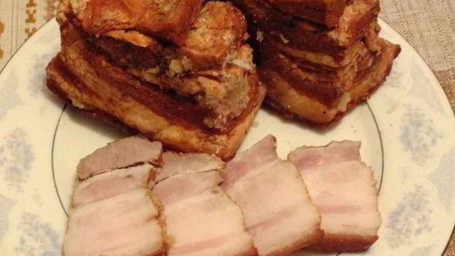 Рецепт домашнее сало с чесноком в луковой шелухе