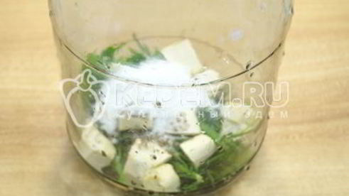 хрустящие малосольные огурцы в банке