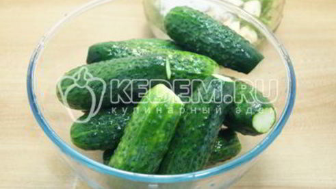 хрустящие малосольные огурцы в банке