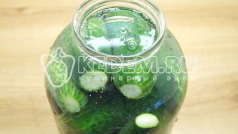 хрустящие малосольные огурцы в банке