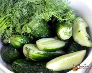 Малосольные огурчики в пакете