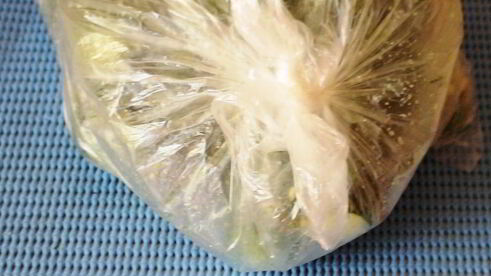 малосольные огурчики в пакете