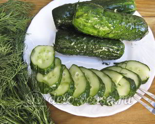 Малосольные огурцы в пакете