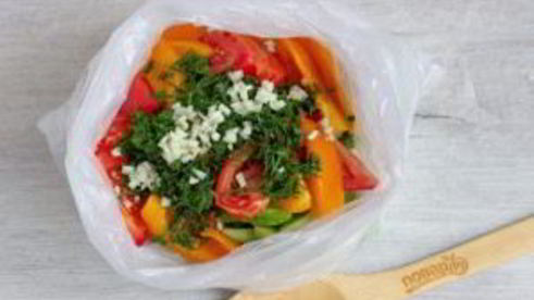 малосольные овощи в пакете