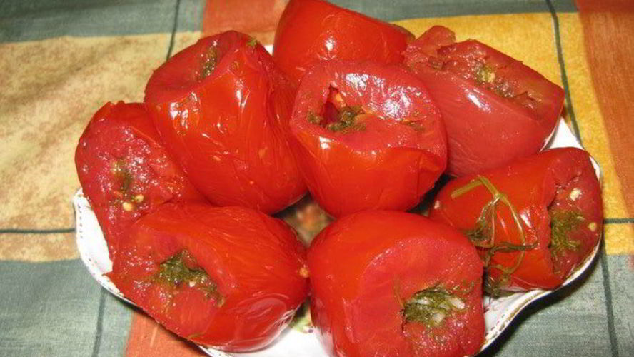 Рецепт малосольные помидоры, фаршированные укропом и чесноком