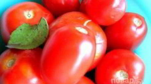 малосольные помидоры с чесноком и зеленью