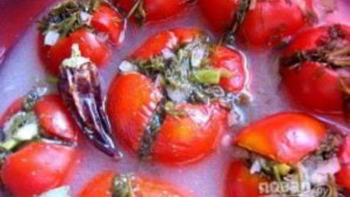 малосольные помидоры с чесноком и зеленью