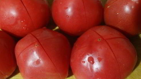 малосольные помидоры с зеленью