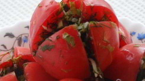 малосольные помидоры с зеленью