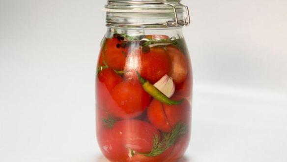 Рецепт Малосольных томатов с перцема чили