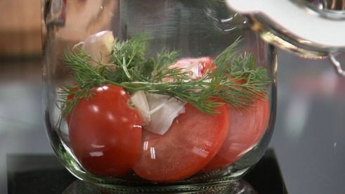 малосольные томаты с перцем чили