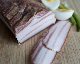 Сало в луковой шелухе