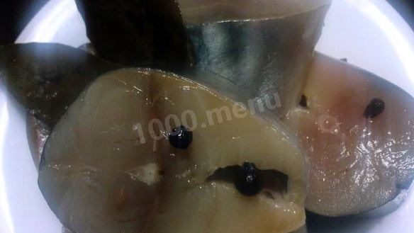 Рецепт Соленая скумбрия пряного посола с душистым перцем