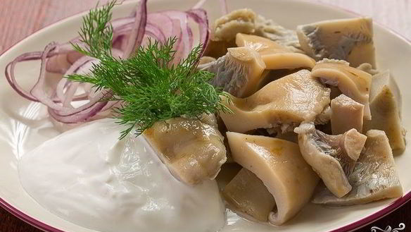 Рецепт Соленые грибы со сметаной