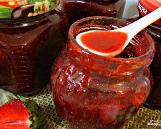 Клубничное варенье через мясорубку