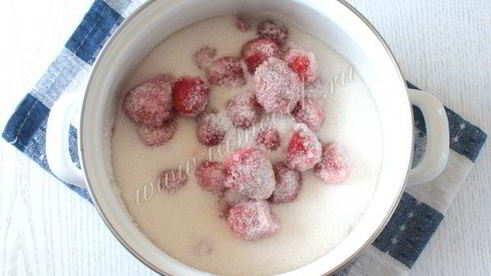 клубничное варенье в мультиварке