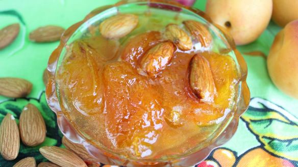 Рецепт Варенье из абрикосов без косточек с миндалем
