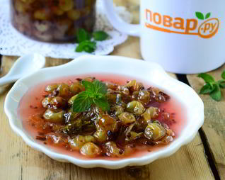 Варенье из крыжовника с листьями вишни