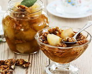 Варенье из яблок с грецкими орехами в мультиварке