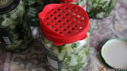 заготовка из огурцов для салатов и первых блюд