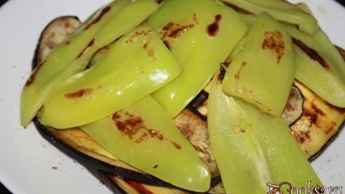 антипасти из баклажана, сладкого перца и помидора