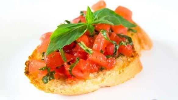 Рецепт Брускетта с помидорами и базиликом