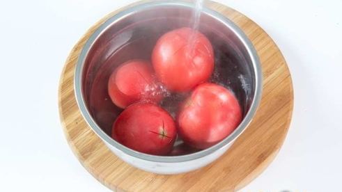 брускетта с помидорами и базиликом