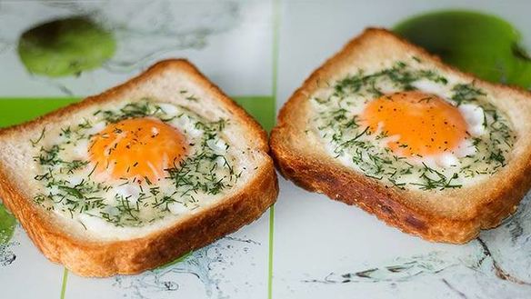 Рецепт Бутерброд Кошачий глаз с яйцом