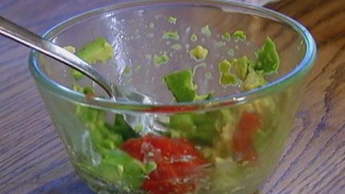 бутерброд с крабами и авокадо